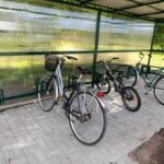 Sykkelstativområde med utendørspaneler