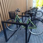 Standard sykkelparkering, sykkelstativ med parkerte sykler