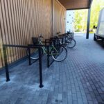 Standard sykkelparkering, sykkelstativ med parkerte sykler